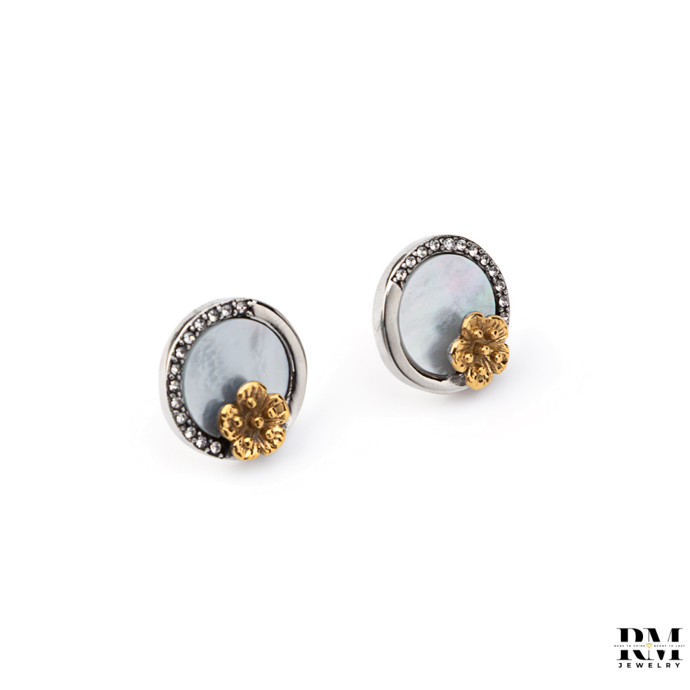 Brinco com Madrepérola e Flor Dourada